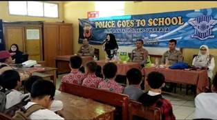 https://www.gardatipikornews.com/satlantas-polres-sumbawa-barat-berikan-dikkum-kepada-komunitas-ojek-dan-masyarakat