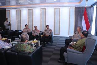 https://www.gardatipikornews.com/una-menekan-angka-kriminalitas-dan-menciptakan-kamtibmas-yang-kondusif-polda-sumsel-kembali-menggelar-jumat-curhat
