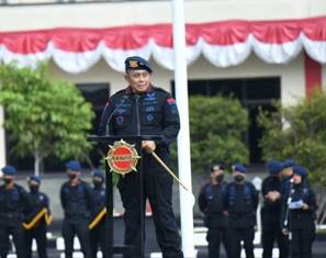 https://www.gardatipikornews.com/ringankan-beban-polsek-cisaat-sukabumi-serahkan-bansos-kepada-keluarga-bayi-yang-lahir-hidrosefalus-2