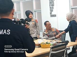 https://www.gardatipikornews.com/bantuan-dari-polri-untuk-korban-musibah-kebakaran-di-kolaka