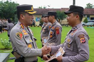 https://www.gardatipikornews.com/pengadaan-mobil-dinas-di-lingkup-pemkot-cilegon-diduga-kangkangi-aturan-ppwi-jabar-banten-ambil-sikap