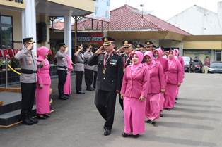 https://www.gardatipikornews.com/2-anggota-polsek-warudoyong-bersama-babinsa-kembali-sosialisasikan-program-bebeja-ka-polres