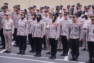 https://www.gardatipikornews.com/polsek-sukaraja-polres-kota-sukabumi-bhabinkabtimas-desa-sukaraja-dengan-spontanitas-membantu-warga-dalam-pembangunan-rumah