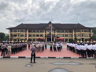 https://www.gardatipikornews.com/asik-bermain-judi-kartu-dua-pria-warga-panjangjaya-ditangkap-polsek-mandalawangi
