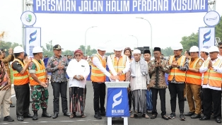 https://www.gardatipikornews.com/polsek-semaka-jelaskan-foto-perempuan-yang-di-amankan-pihaknya-adalah-odgj