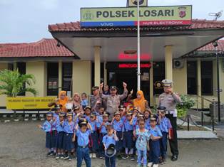https://www.gardatipikornews.com/panit-1-binmas-polsek-arjawinangun-polresta-cirebon-memberikan-himbauan-kamtibmas-kepada-siswa-sdn-3-arjawinangun