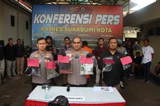 https://www.gardatipikornews.com/bripka-agus-salim-menerima-penghargaan-sebagai-bktm-peduli-sosial