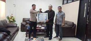 https://www.gardatipikornews.com/bupati-sampang-resmikan-dan-beri-nama-jls-sebagai-jalan-halim-perdanakusuma