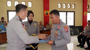 https://www.gardatipikornews.com/bupati-sampang-resmikan-dan-beri-nama-jls-sebagai-jalan-halim-perdanakusuma-2