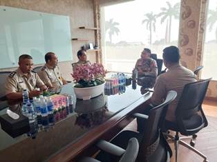 https://www.gardatipikornews.com/respon-cepat-anggota-unit-samapta-polsek-sukahaji-bantu-korban-kecelakaan