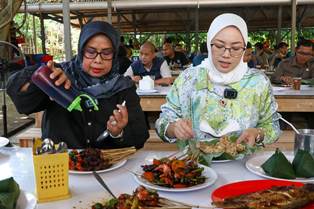 https://www.gardatipikornews.com/pemerintah-desa-buniwangi-kecamatan-gegerbitung-kabupaten-sukabumi-laksanakan-jaling-jalan-lingkungan-di-desa-buniwangi
