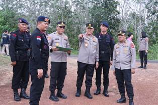 https://www.gardatipikornews.com/kapolsek-takokak-menghadiri-launcing-polisi-rw-di-mako-polres-cianjur