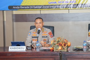 https://www.gardatipikornews.com/kapolda-sumsel-meninjau-mako-brimob-batalyon-c-polda-sumsel-serta-pengecekan-lokasi-rencana-pembangunan-asrama-serta-lokasi-lapangan-tembak-batalyon-c-sat-brimob-polda-sumsel-dimartapura-oku-timur