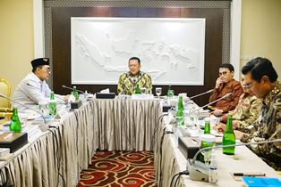 https://www.gardatipikornews.com/halalbihalal-pimpinan-mpr-ri-bersama-pegawai-sekretariat-jenderal-mpr-ri-ketua-mpr-ri-bamsoet-ingatkan-netralitas-asn-di-jelang-pemilu
