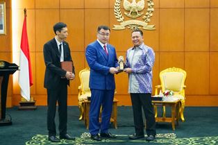 https://www.gardatipikornews.com/targetkan-9-kursi-partai-pan-daftarkan-calegnya-di-kpu-tanggamus