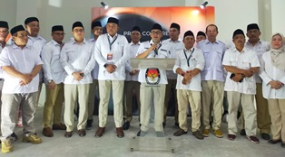 https://www.gardatipikornews.com/patroli-bersama-bhabinkamtibmas-polsek-gunungguruh-kota-sukabumi-dan-babinsa-kunjungi-rumah-ketua-rw