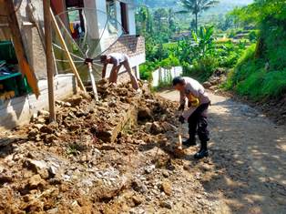 https://www.gardatipikornews.com/peresmian-desa-temburun-sebagai-kampung-bahari-nusantara-kbn-lanal-tarempa