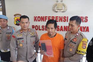 https://www.gardatipikornews.com/secara-tak-terduga-wakapolres-bersama-kasi-propam-polres-lotara-lakukan-gatibplin-anggota