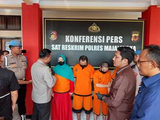 https://www.gardatipikornews.com/kapolres-loteng-dampingi-dandim-1620-loteng-tanam-pohon-mangrove-di-pantai-gerupuk