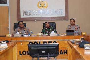 https://www.gardatipikornews.com/kapolsek-jonggat-hadiri-launching-ekowisata-berbasis-desa-bisnis-inklusif