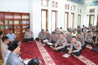 https://www.gardatipikornews.com/polisi-evakuasi-gurandil-yang-tewas-tertimbun-tanah-dalam-lubang-tambang-ilegal-di-ciemas-sukabumi