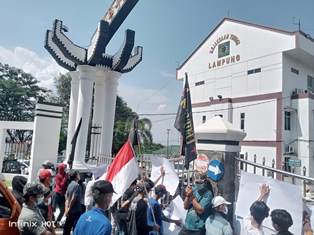 https://www.gardatipikornews.com/pemerintah-desa-kedung-bagikan-program-bantuan-beras-bulog-untuk-warga-penerima-manfaat