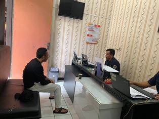 https://www.gardatipikornews.com/mas-menteri-sandiaga-salahudin-uno-terima-cendra-mata-dari-dewan-keseniandk-lombok-timur