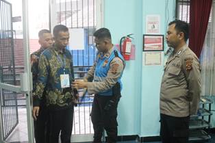 https://www.gardatipikornews.com/kapolsek-kronjo-polresta-tangerang-pimpin-pengamanan-lintasan-jalur-wakil-presiden-ri-ke-tanara-serang