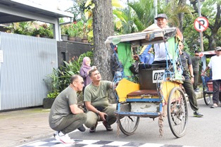 https://www.gardatipikornews.com/oknum-pengajar-ngaji-di-gisting-ditangkap-polres-tanggamus-diduga-cabuli-santri-dibawah-umur