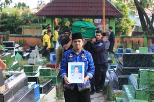https://www.gardatipikornews.com/inilah-sosok-efendis-ap-bacaleg-partai-gelora-yang-siap-duduki-kursi-dprd-lombok-timur
