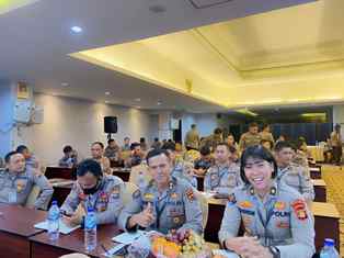 https://www.gardatipikornews.com/dari-curhatan-masyarakat-di-call-center-110-polres-sukabumi-bekuk-pelaku-lahgun-narkoba-jenis-ganja