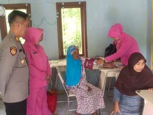 https://www.gardatipikornews.com/kapolda-sumsel-didampingi-wakapolda-sumsel-bersama-pju-polda-sumsel-diikuti-secara-virtual-kapolres-polrestabes-jajaran-polda-sumsel-monitor-paparan-dir-binmas-polda-tentang-polisi-rw-dan-aplikasi-bin