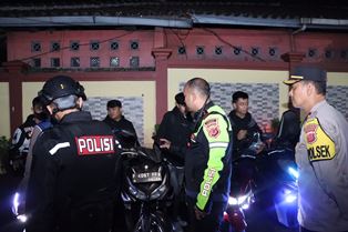 https://www.gardatipikornews.com/tambang-nikelpt-kfmdi-desa-tuntung-kecamatan-bunta-diduga-sengaja-rusaki-lahan-warga-di-koninispemda-jangan-tutup-mata-dan-telinga