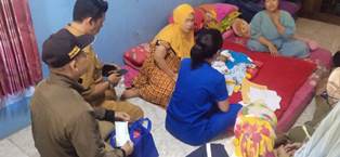 https://www.gardatipikornews.com/penyaluran-bantuan-sosial-digelar-di-pemerintah-desa-cibeuteung-udik-dimonitor-kepala-desa-dan-pemerintah-kecamatan-ciseeng