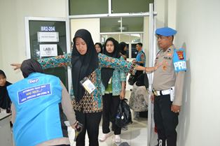 https://www.gardatipikornews.com/pemdes-banyuresmi-kecamatan-sukahening-salurkan-bantuan-pangan-beras-dari-bulog-untuk-473-kpm