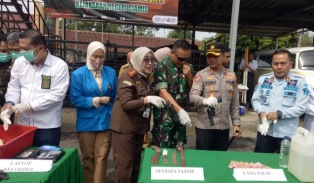 https://www.gardatipikornews.com/diduga-tidak-transparan-warga-dusun-cirangkong-desa-dawagung-rajapolah-gelar-audens-harapkan-transparan-dalam-penyerapan-dana-desa