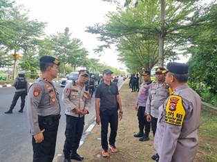 https://www.gardatipikornews.com/kapolsek-praya-pimpin-pengamanan-perayaan-tahun-baru-2024-di-kota-praya