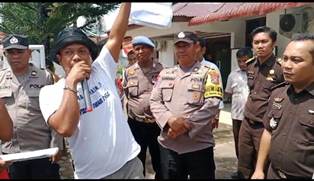 https://www.gardatipikornews.com/polres-padang-pariaman-gelar-rekontruksi-pembunuhan-nia-kurnia-sari-penjual-gorengan-2
