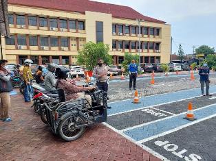 https://www.gardatipikornews.com/giat-cooling-system-sinergitas-tni-polri-wilayah-hukum-polsek-dramaga-dengan-warga-binaan-dialogis-sampaikan-pesan-dan-ajak-jaga-kamtibmas