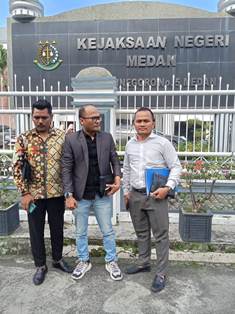 https://www.gardatipikornews.com/babinsa-koramil-kedungadem-bojonegoro-bantu-benahi-rumah-warga-korban-angin-kencang
