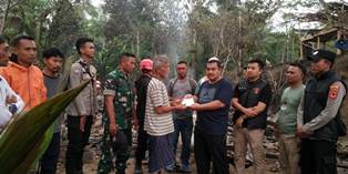 https://www.gardatipikornews.com/kasus-dugaan-korupsi-pengadaan-internet-di-diskominfo-dumai-tuntutan-1-tahun-2-bulan-penjara-untuk-dua-terdakwa