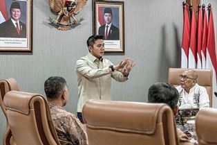 https://www.gardatipikornews.com/presiden-prabowo-subianto-tinjau-program-pertanian-berkelanjutan-di-merauke