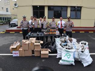 https://www.gardatipikornews.com/panwascam-takokak-melaksanakan-pelantikan-dan-pembekalan-pengawas-tps-sekecamatan-takokak-pada-pilkada-2024