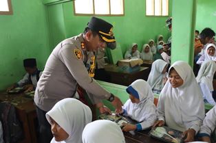https://www.gardatipikornews.com/kuasa-hukum-pelapor-pengrusakan-sekretariat-pemuda-pancasila-bayung-lencir-melaporkan-lambatnya-penyidik-dalam-menangani-kasus