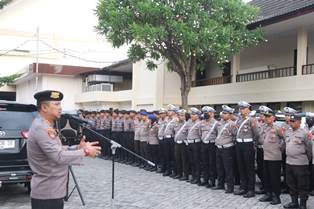 https://www.gardatipikornews.com/kapolsek-ampenan-hadiri-apel-kesiapsiagaan-bencana-bersama-pemerintah-kecamatan-sekarela