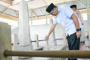 https://www.gardatipikornews.com/milad-dan-pelantikan-mt-zikir-al-haura-dr-asri-ludin-tambunan-syiar-agama-harus-terus-ditingkatkan