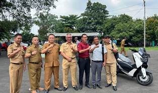 https://www.gardatipikornews.com/deklarasi-pemilu-damai-3-calon-bupati-deli-serdang-sepakat-menjaga-jalannya-pilkada-serentak-secara-aman-dan-damai