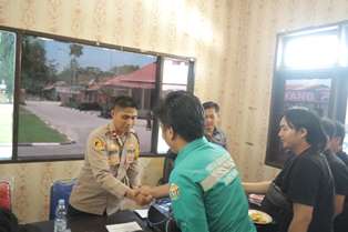 https://www.gardatipikornews.com/kabupaten-sampang-sukses-expor-rumput-laut