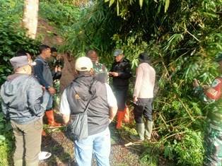 https://www.gardatipikornews.com/apel-siaga-persiapan-pemilukada-tingkat-kecamatan-ciseeng-tahun-2024-dihadiri-plt-camat-kapolsek-danramil-dan-para-kepala-desa