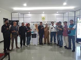 https://www.gardatipikornews.com/dugaan-korupsi-dinas-lingkungan-hidup-kabupaten-karawanghingga-oknum-dinas-mencoba-lakukan-penyuapan-kepada-lsm-pitp